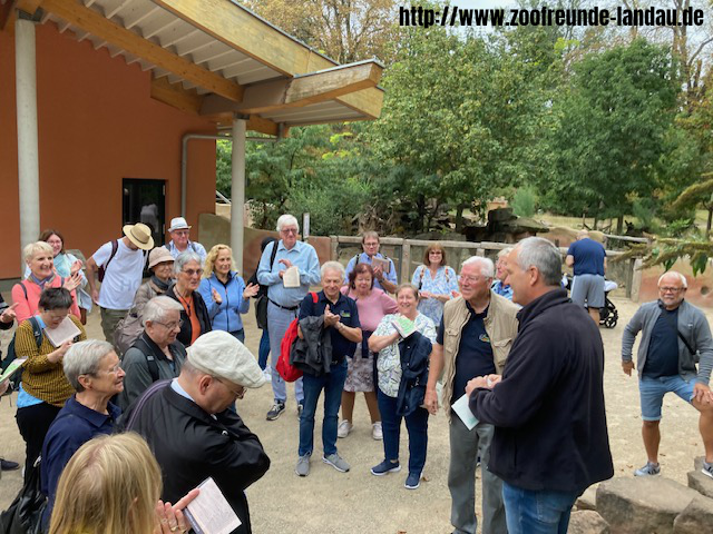 Zoo Magdeburg - Begrüßung durch Kurator Thomas Rolle - Gerhard Krebs Zoo Magdeburg - Begrüßung durch Kurator Thomas Rolle - Gerhard Krebs